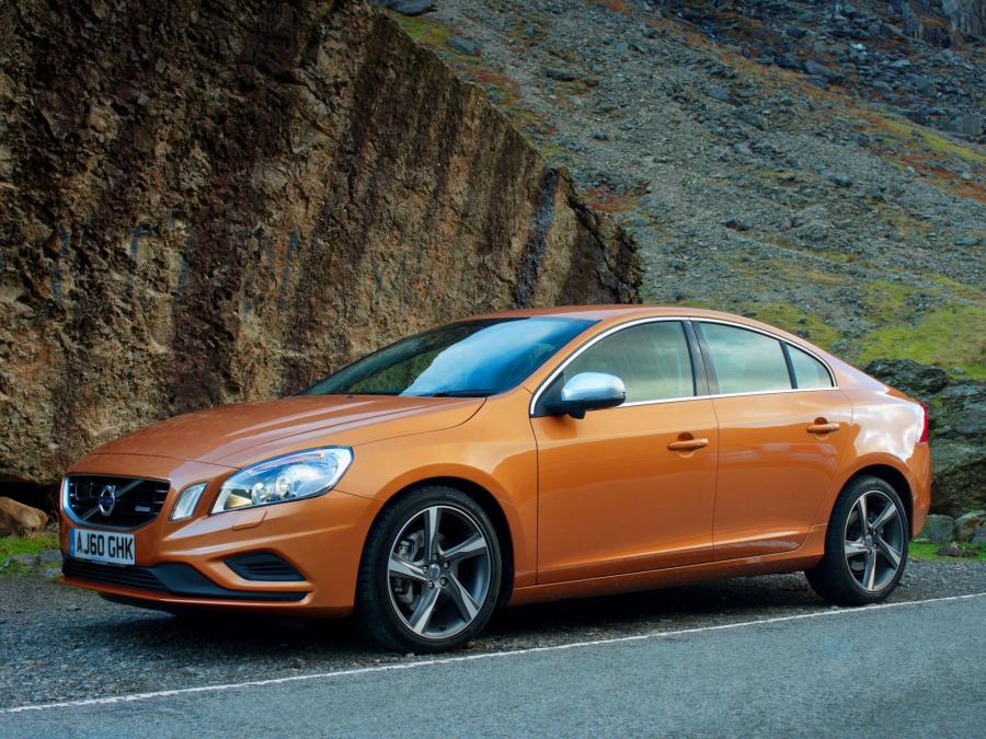  Volvo S60 R-Design 2010 года  (UK) (фото 8 из 12)